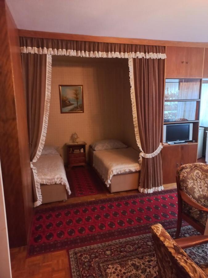 Ferienwohnung ,,Wohnen Wie Zu Grossmutter'S Zeiten'' Wenen Buitenkant foto
