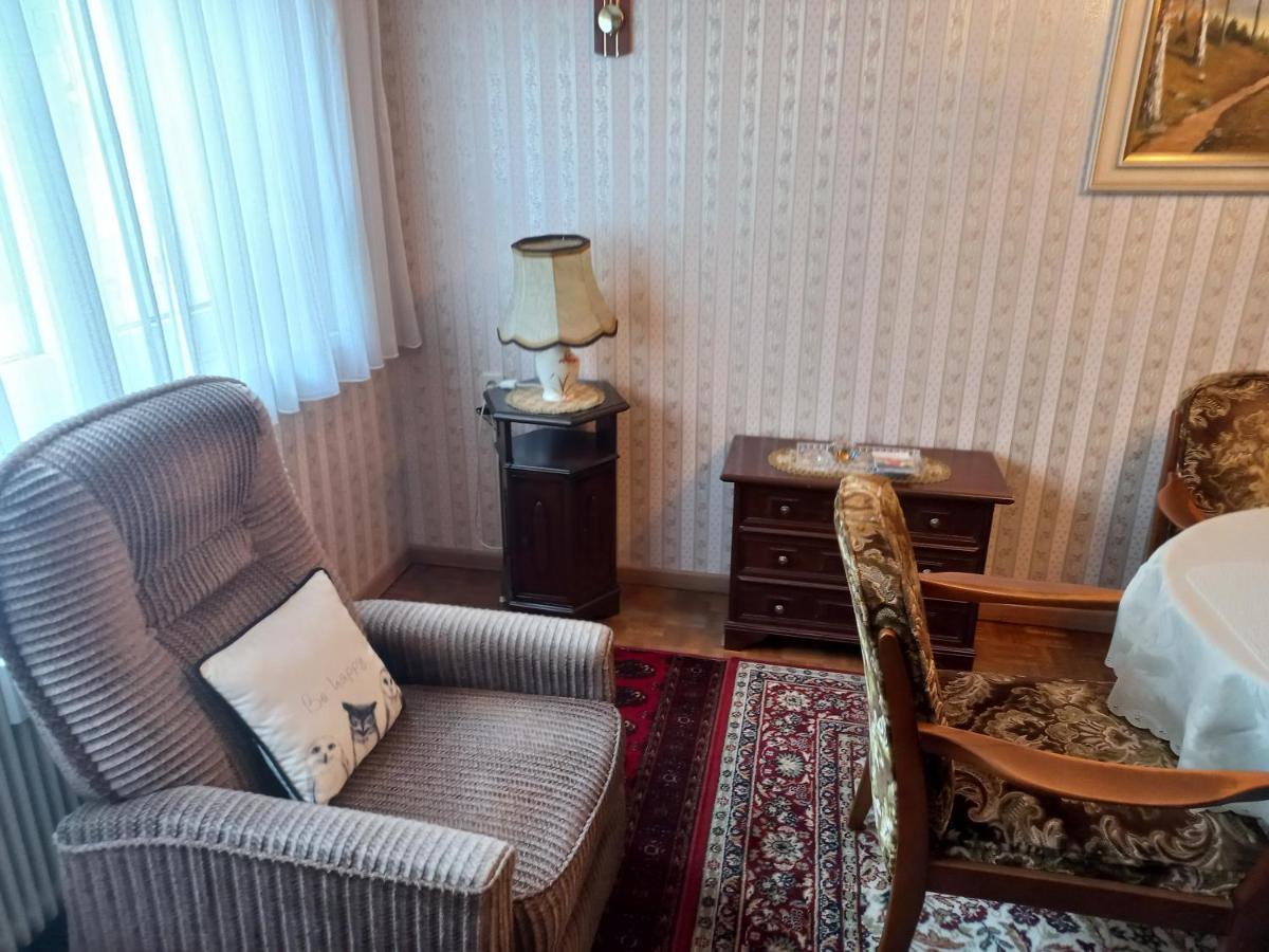 Ferienwohnung ,,Wohnen Wie Zu Grossmutter'S Zeiten'' Wenen Buitenkant foto