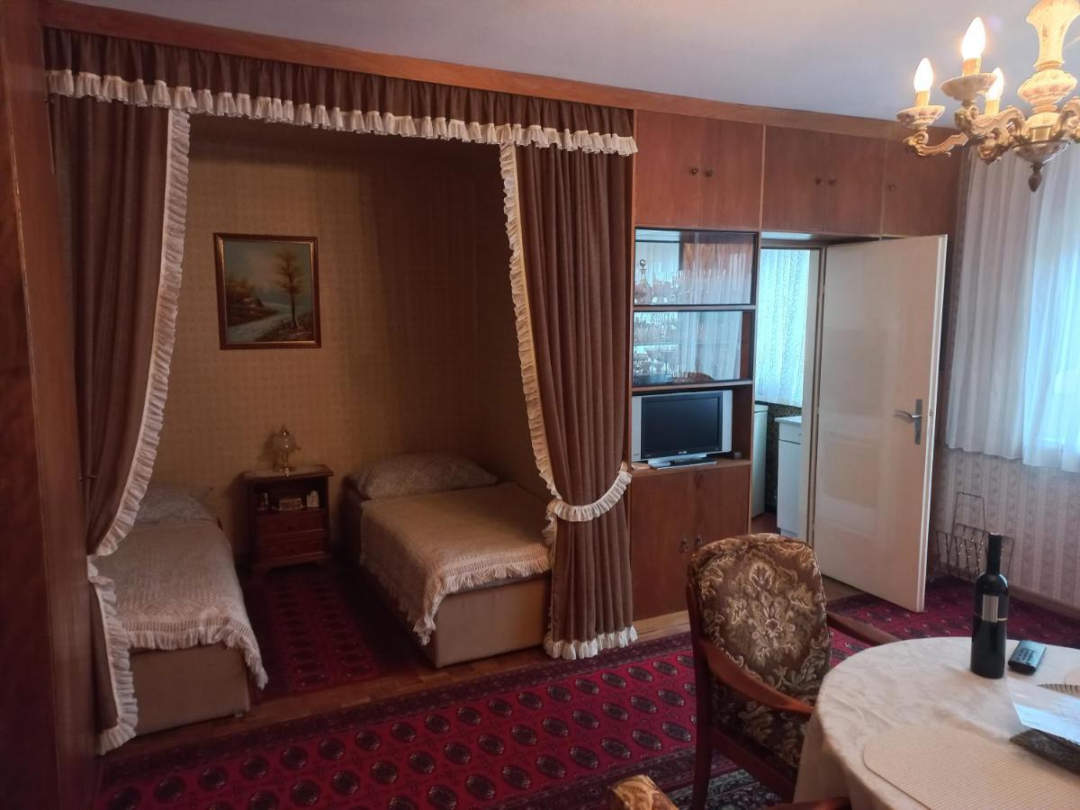 Ferienwohnung ,,Wohnen Wie Zu Grossmutter'S Zeiten'' Wenen Buitenkant foto